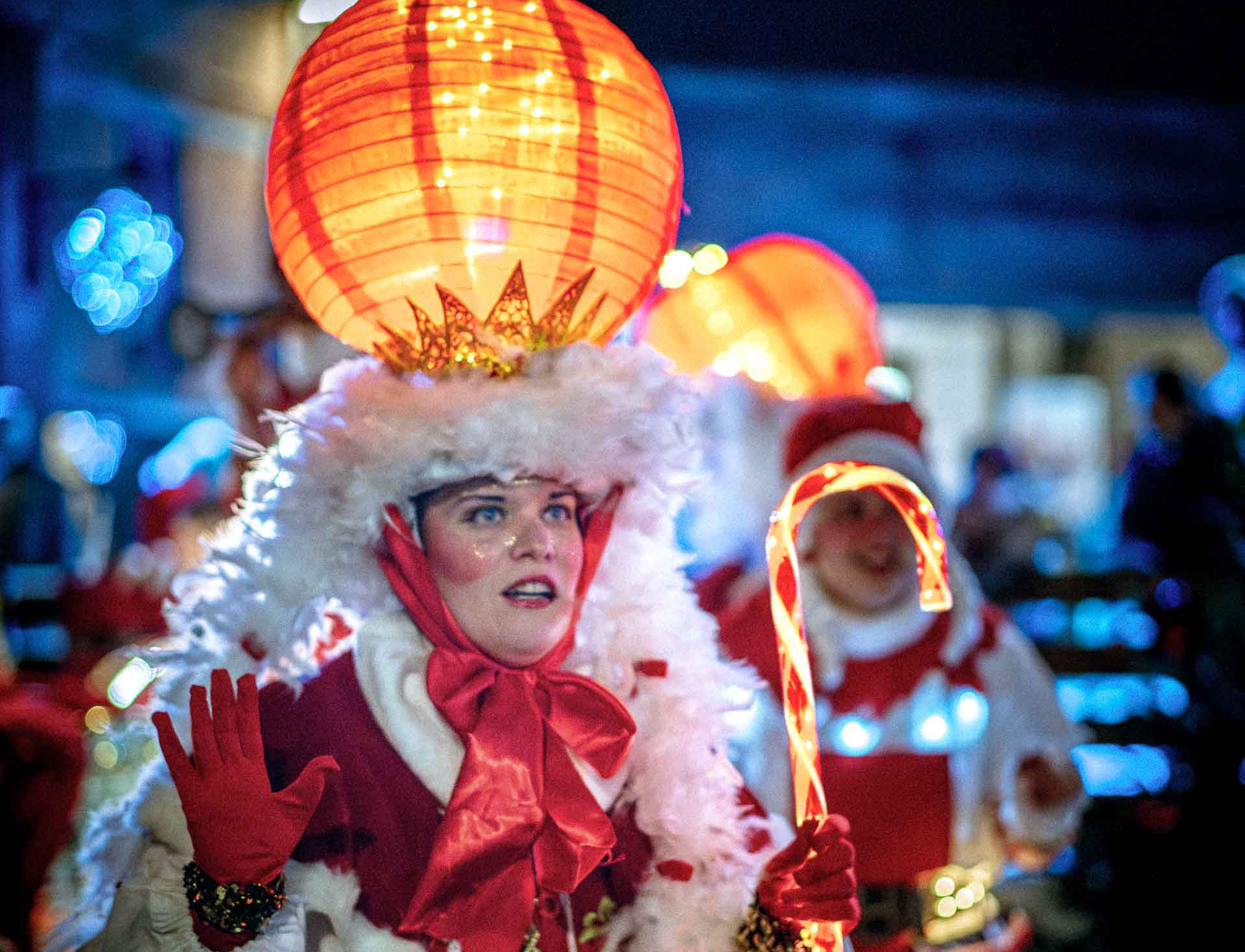Spectacle de rue "Mission cadeau" par Les Pêchus - Noël 2024 -